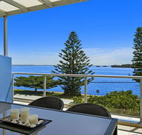 Lakeside Waterfront Apartment 18 The Entrance - Accommodation Cairns