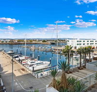 Port Adelaide Executive Waterfront Apartment - Accommodation Cairns