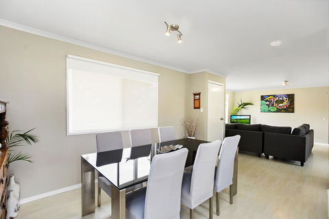 Ainslie Roberts Drive Retreat - Accommodation Cairns 1