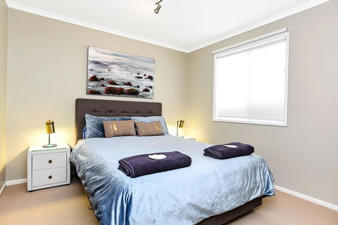 Ainslie Roberts Drive Retreat - Accommodation Cairns 4