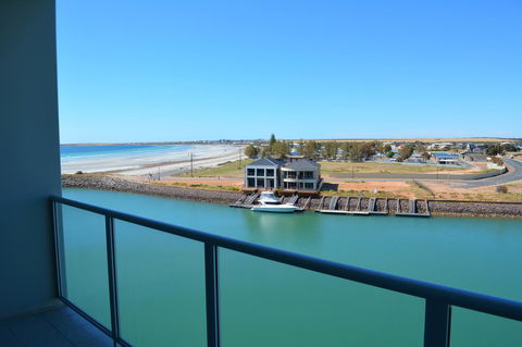Wallaroo Marina Luxury Apartment - Accommodation Cairns 6