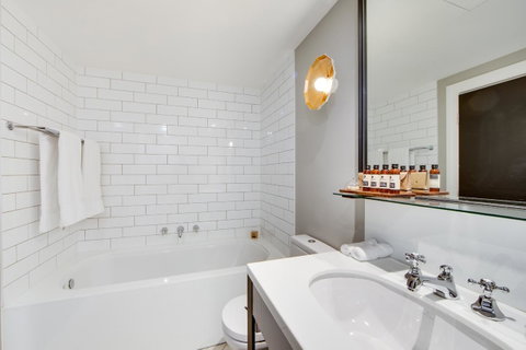 Mayfair Hotel - Accommodation Cairns 1