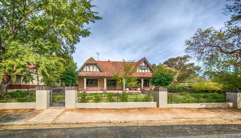 The Tudor House - Accommodation Cairns 21