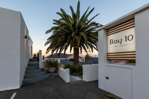 Bay 10 - Suites And Apartments - Accommodation Cairns 21