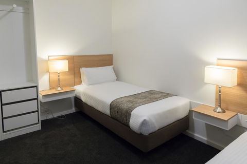 Bay 10 - Suites And Apartments - Accommodation Cairns 24