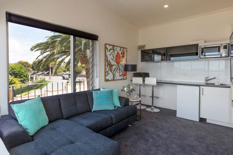 Bay 10 - Suites And Apartments - Accommodation Cairns 6