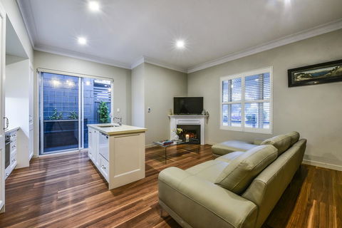 Aloha Central Luxury Apartments - Accommodation Cairns 3