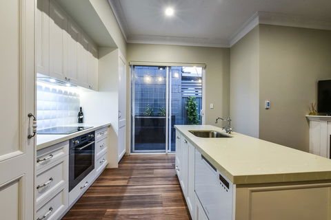Aloha Central Luxury Apartments - Accommodation Cairns 10