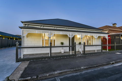 Aloha Central Luxury Apartments - Accommodation Cairns 12