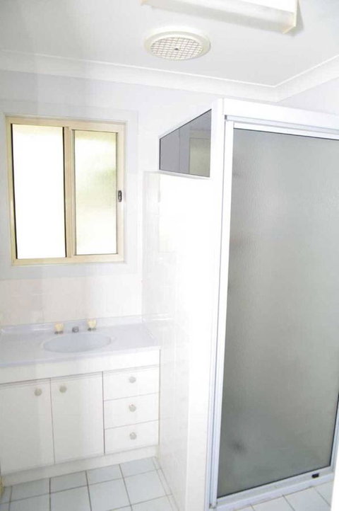 Bellhaven 1, 17 Willow Street - Accommodation Cairns 5