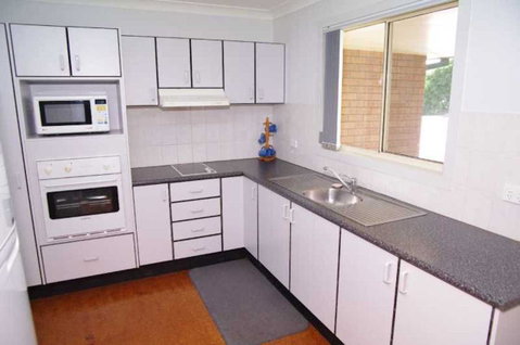 Bellhaven 1, 17 Willow Street - Accommodation Cairns 0