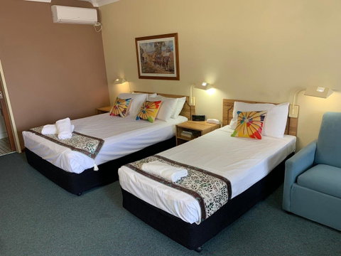 Cumberland Motor Inn - Accommodation Cairns 1
