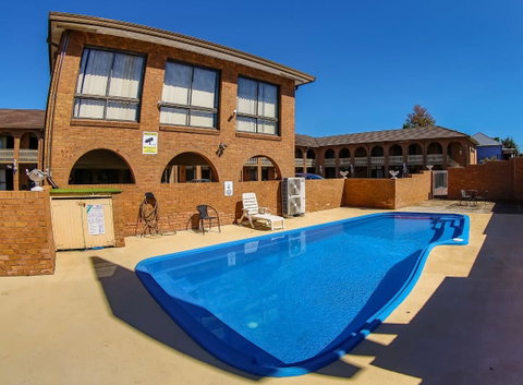 Cumberland Motor Inn - Accommodation Cairns 0