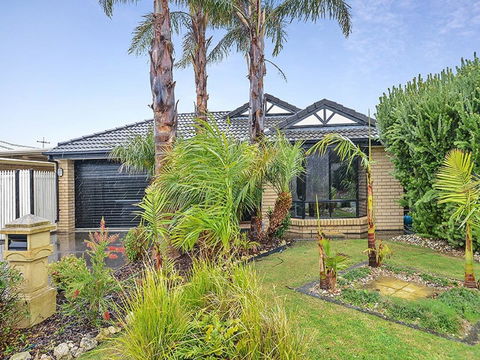 Lakeside - Encounter Bay - Accommodation Cairns 1