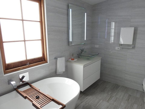 Cooks Cottage - Accommodation Cairns 3