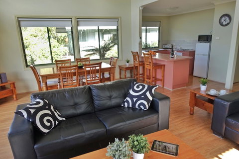 SkyView Villa - Accommodation Cairns 7