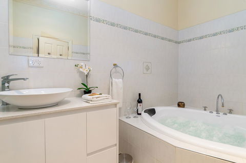 Barossa Vineyard Cottages - Accommodation Cairns 13