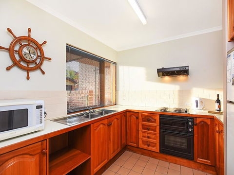Franklin Beachfront Apartments - Accommodation Cairns 9