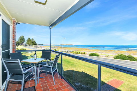 Franklin Beachfront Apartments - Accommodation Cairns 1