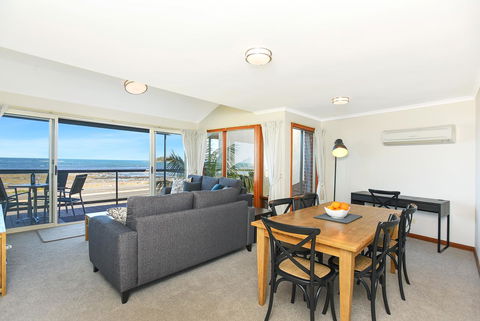 Franklin Beachfront Apartments - Accommodation Cairns 5