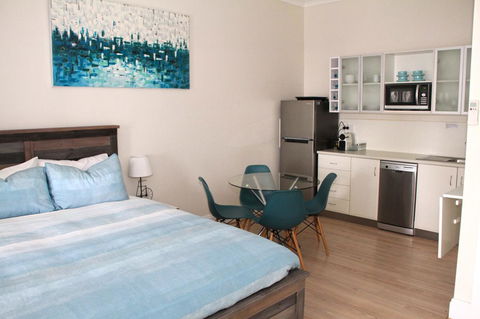 Smugglers Inn Studio Apartments - Accommodation Cairns 4