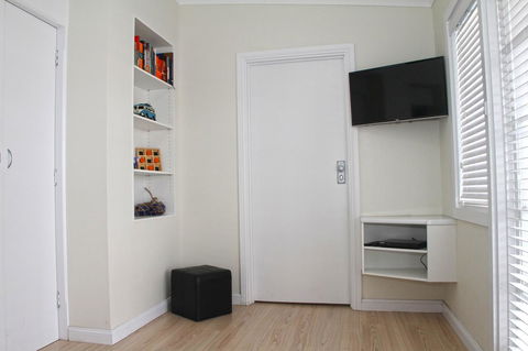 Smugglers Inn Studio Apartments - Accommodation Cairns 7