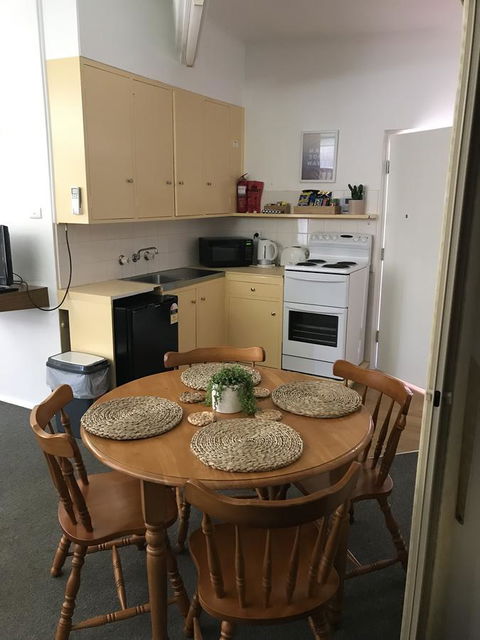 OCEAN BREEZE MOTEL - Accommodation Cairns 13
