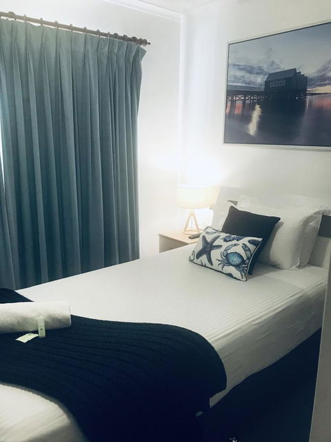 OCEAN BREEZE MOTEL - Accommodation Cairns 10