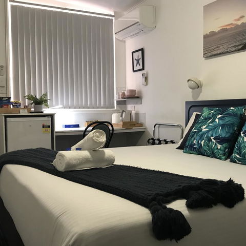 OCEAN BREEZE MOTEL - Accommodation Cairns 1