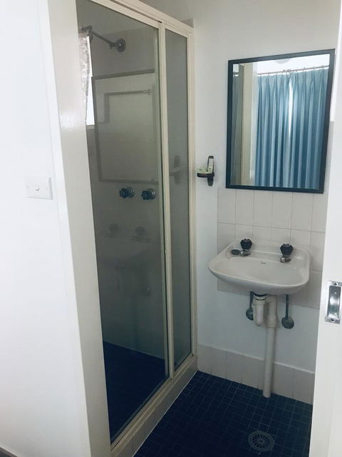 OCEAN BREEZE MOTEL - Accommodation Cairns 7