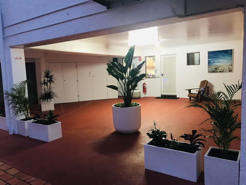 OCEAN BREEZE MOTEL - Accommodation Cairns 4