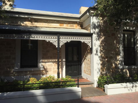 8 Osborne - Accommodation Cairns 0