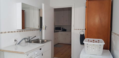 Unit In Marion - Accommodation Cairns 4