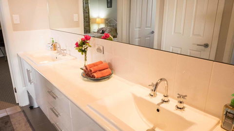 Rezare House Bed & Breakfast - Accommodation Cairns 21