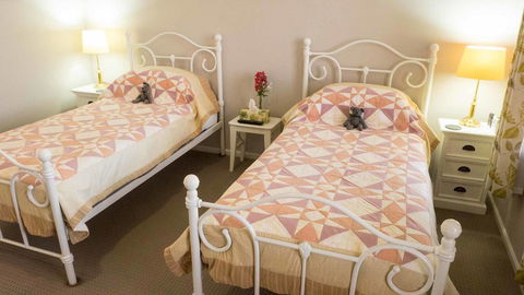 Rezare House Bed & Breakfast - Accommodation Cairns 7