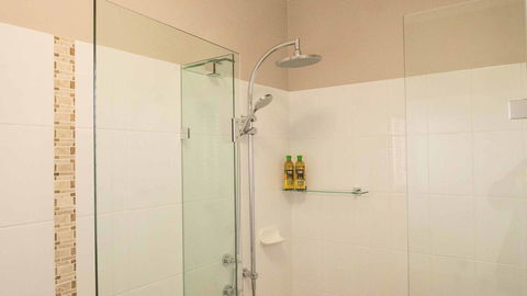 Rezare House Bed & Breakfast - Accommodation Cairns 24