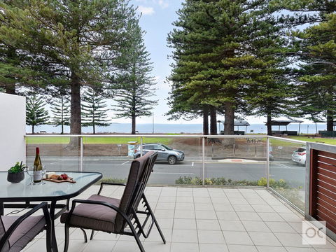 Breeze Beachfront Apartment - Accommodation Cairns 34