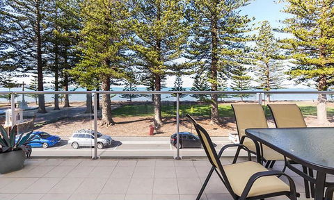 Breeze Beachfront Apartment - Accommodation Cairns 40