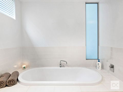 Breeze Beachfront Apartment - Accommodation Cairns 30