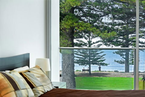 Breeze Beachfront Apartment - Accommodation Cairns 11