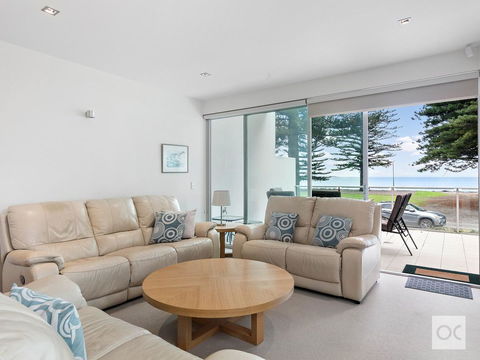 Breeze Beachfront Apartment - Accommodation Cairns 27