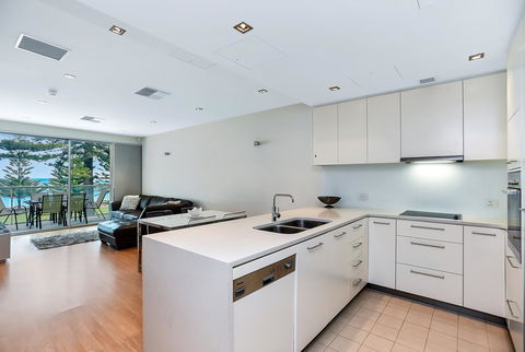 Breeze Beachfront Apartment - Accommodation Cairns 9