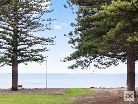 Breeze Beachfront Apartment - Accommodation Cairns 23