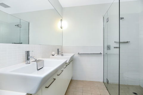Breeze Beachfront Apartment - Accommodation Cairns 18