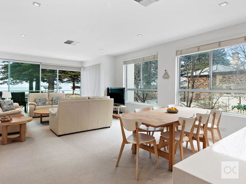 Breeze Beachfront Apartment - Accommodation Cairns 19