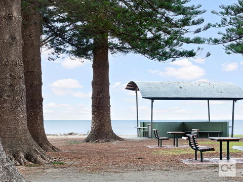 Breeze Beachfront Apartment - Accommodation Cairns 21