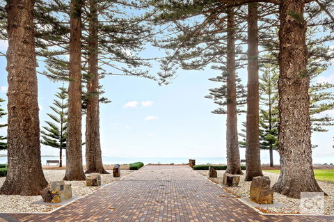 Breeze Beachfront Apartment - Accommodation Cairns 42