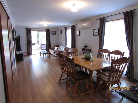 Lazy Days Cottage - Victor Harbor - Accommodation Cairns 4