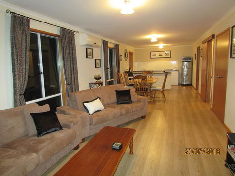 Lazy Days Cottage - Victor Harbor - Accommodation Cairns 17