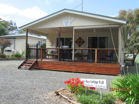 Lazy Days Cottage - Victor Harbor - Accommodation Cairns 0